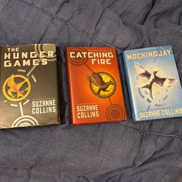 The Hunger Games Trilogy Box Set - Picture 3 of 3